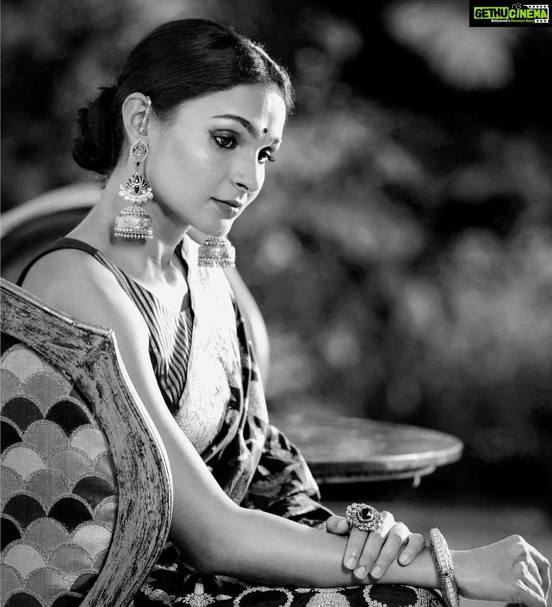 Andrea Jeremiah Instagram - 🪔 📸 @soondah_wamu MUH @prakatwork @motwanikiara Styling @amritha.ram Saree @warpnweftbysagrikarai Earrings & bangle @amrapalijewels Ring @sangeetaboochra PR @fashionsignatureofficial Location @synckofficial