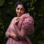 Anikha Instagram - i put the pony in the second slide cause i wanted to feel more important. it's stealing the show a little too much😃 Photography: @jstn_pol Designer: @the__stylist_man Mua:@shiva_makeover Outfit: @khalifcelebration Videography:@sajil_sasikumar Pony: @zootopia_tales Event:@signatureevento . Crew @hanfas__ @arun_f_b @n_i_g_i_l @_stebimon_official_ @deepakjoseph2871 @eric_rebelz . Special thanks @rajeesh_tk @photography_ishttam @akshay_ranjith @m3_carbine @Jestin_Echo