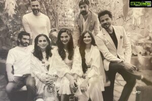 Anil Kapoor Instagram - And with that, I feel like my Magnum Opus is complete...with our 2 super-daughters and 3 super-sons, we have the biggest blockbuster ever!
Our hearts are full and our family is blessed 🙏🏻

@karanboolani @rheakapoor 
@kapoor.sunita @anandahuja @sonamkapoor @harshvarrdhankapoor
