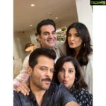Anil Kapoor Instagram - Lunching with these Stars with a galaxy-sized spread! @farahkhankunder @arbaazkhanofficial @maheepkapoor #StarVsFood @discoveryplusin