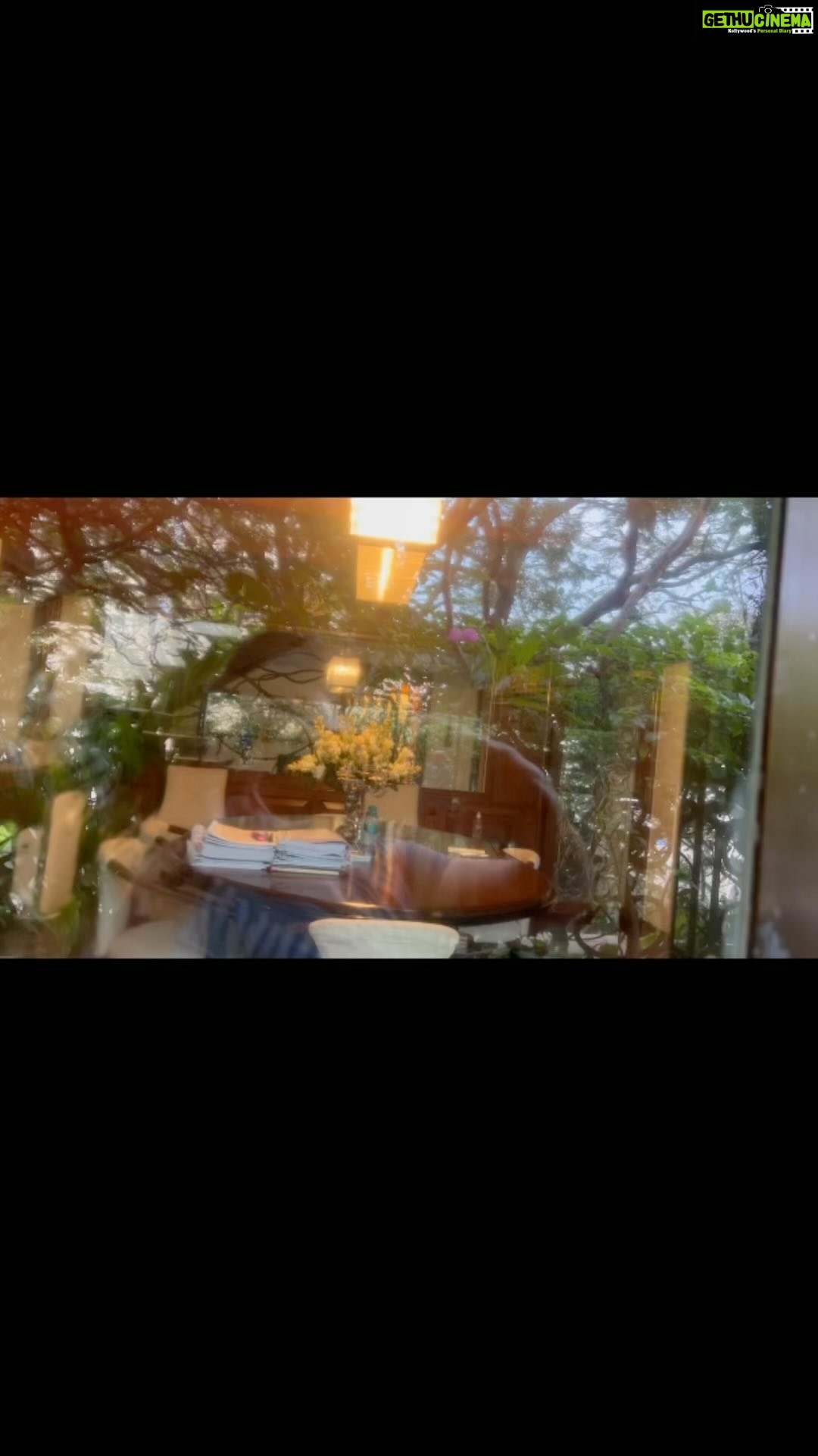 Anil Kapoor Instagram - Conversations between #KapoorAndKher!! Ignore the accent!! Enjoy the morning! 😜🙌 #Coffee #LigamentTear #Friendship @anupampkher #AnupamKher #AnilKapoor Anil Kapoors House, Juhu, Mumbai