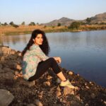 Anisha Victor Instagram - Waiting for sunny days 🌕 #sunnydays #monsoon #mumbai #outdoor #lake #sunny #sun #Sunsetperson #rainpleasegotospain ☂️ Pune, Maharashtra