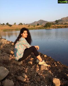 Anisha Victor Instagram - Waiting for sunny days 🌕
#sunnydays #monsoon #mumbai #outdoor #lake #sunny #sun #Sunsetperson #rainpleasegotospain ☂️