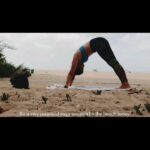 Anisha Victor Instagram - On the lookout! Barking dogs S̶e̶l̶d̶o̶m̶ sometimes do bite 🥴 I know my form isn't right geez! #goa #southgoa #india #beaches #sea #yoga #bythesea #runrun