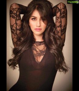 Anjali Lavania Instagram - It’s not what you look at that matters it’s what you see ~ Henry David Thoreau

#eyesspeak #anjalilavania #quotesaboutlife