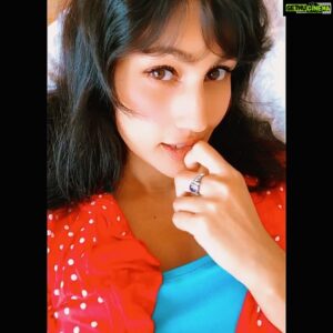 Anjali Lavania Instagram - They say laughter is the best medicine and smiling is contagious - I think this is  the best kind of contagion and it should spread a lot more 😋 

Maybe that’s why I like being playful - I like making people smile by spreading a lil more joy and positivity in my own lil way- 😊😇😉

What do you think - Do my videos and posts make you smile 🙃

Should I continue posting more videos with my favourite songs?

#laughter #laughteristhebestmedicine #infectioussmile #laughterisgoodforthesoul #laughterishealing #smilingiscontagious #anjalilavania #smileandtheworldsmileswithyou #eyespeak