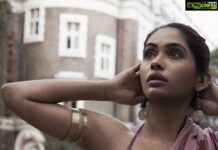 Anjali Patil Instagram - These images were shot on a very early morning. It was dark! Harshad came to pick me up and we drove all the way to Colaba listening Prateek Kuhad’s song with the dawn of the city herself. By the time we reached it was pretty lit. I was little apprehensive with filming on the roads. But the moment the dimension of the photographer and camera’s attention is created, you are transported to one of the safest place. It’s been 11 years since I tasted this magic and it never fails. Some of the images here, I have used in a reel but they deserve their own stillness. Here are the images of my world from the other dimension! Loud Silence by @knowharshad Wardrobe by @inkpikle
