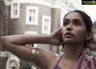 Anjali Patil Instagram - These images were shot on a very early morning. It was dark! Harshad came to pick me up and we drove all the way to Colaba listening Prateek Kuhad’s song with the dawn of the city herself. By the time we reached it was pretty lit. I was little apprehensive with filming on the roads. But the moment the dimension of the photographer and camera’s attention is created, you are transported to one of the safest place. It’s been 11 years since I tasted this magic and it never fails. Some of the images here, I have used in a reel but they deserve their own stillness. Here are the images of my world from the other dimension! Loud Silence by @knowharshad Wardrobe by @inkpikle