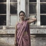 Anjali Patil Instagram - These images were shot on a very early morning. It was dark! Harshad came to pick me up and we drove all the way to Colaba listening Prateek Kuhad’s song with the dawn of the city herself. By the time we reached it was pretty lit. I was little apprehensive with filming on the roads. But the moment the dimension of the photographer and camera’s attention is created, you are transported to one of the safest place. It’s been 11 years since I tasted this magic and it never fails. Some of the images here, I have used in a reel but they deserve their own stillness. Here are the images of my world from the other dimension! Loud Silence by @knowharshad Wardrobe by @inkpikle