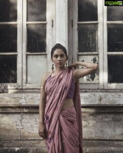 Anjali Patil Instagram - These images were shot on a very early morning.
It was dark!
Harshad came to pick me up and we drove all the way to Colaba listening Prateek Kuhad’s song with the dawn of the city herself. 
By the time we reached it was pretty lit.
I was little apprehensive with filming on the roads. 
But the moment the dimension of the photographer and camera’s attention is created, you are transported to one of the safest place.
It’s been 11 years since I tasted this magic and it never fails. 

Some of the images here, I have used in a reel but they deserve their own stillness. 

Here are the images of my world from the other dimension!

Loud Silence by @knowharshad 
Wardrobe by @inkpikle