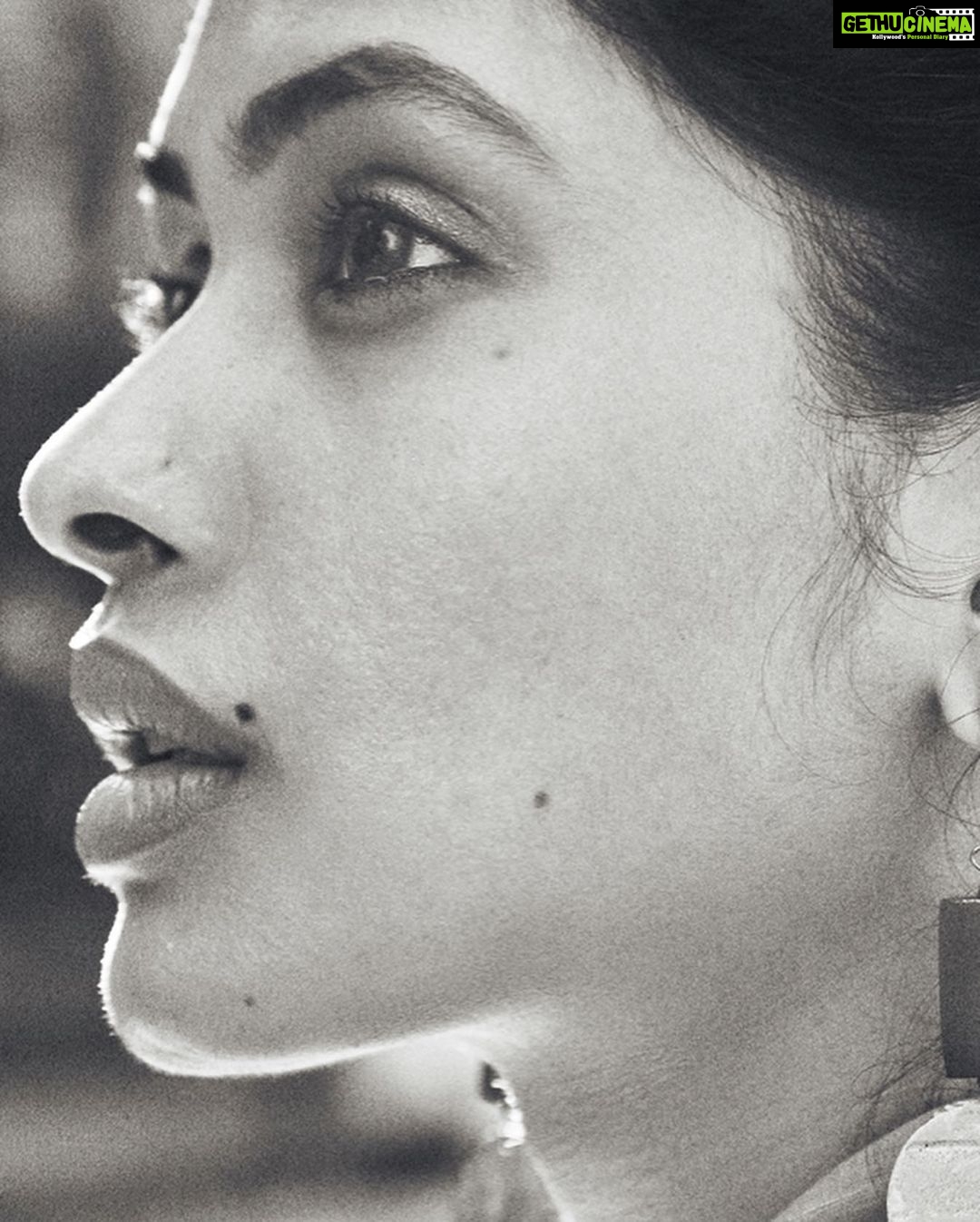 Anjali Patil - 7.2K Likes - These images were shot on a very early morning.
It was dark!
Harshad came to pick me up and we drove all the way to Colaba listening Prateek Kuhadās song with the dawn of the city herself.
By the time we reached it was pretty lit.
I was little apprehensive with filming on the roads.
But the moment the dimension of the photographer and cameraās attention is created, you are transported to one of the safest place.
Itās been 11 years since I tasted this magic and it never fails.
Some of the images here, I have used in a reel but they deserve their own stillness.
Here are the images of my world from the other dimension!
Loud Silence by @knowharshad
Wardrobe by @inkpikle