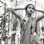 Anjali Patil Instagram - Look at the design of life. Intricate than your pupil. Perceive the one who made the pupil.. What’s breath made up of.. Daily questions I want to struggle with. The dough is love. . . . . @knowharshad You magician ! @inkpikle Saree love