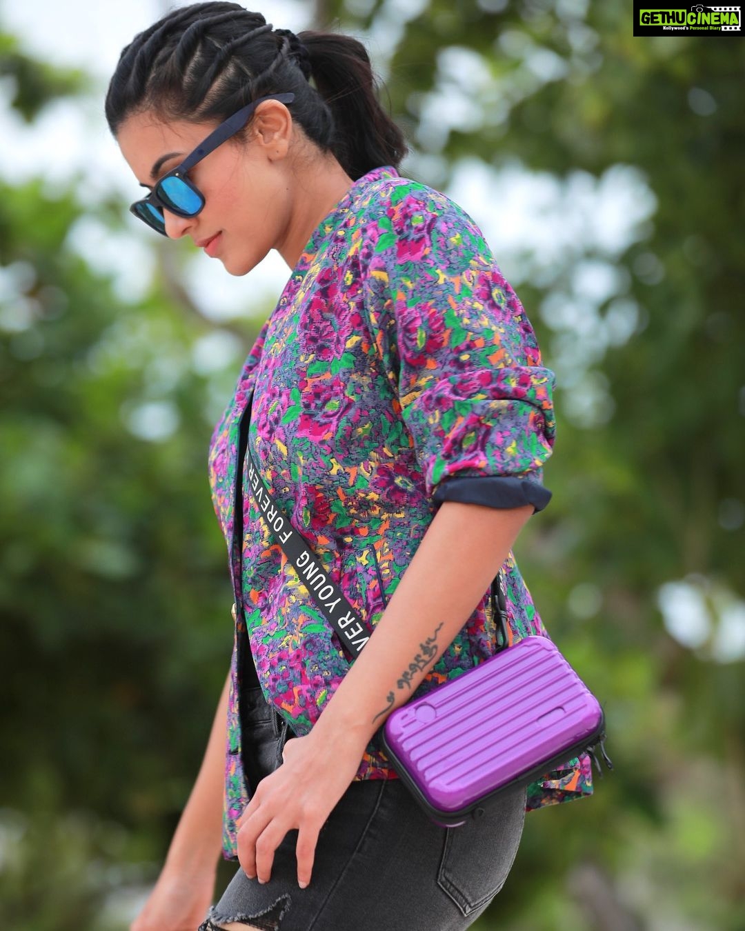 Anju Kurian Instagram - Letβs continue the day with a determined walk and willingness to act π€! ::::::::::::::::::::::::::πβ¨π€:::::::::::::::::::::: πΈ- @thevenkatbala ππ»ββοΈ- @stylingbyafsheenshajahan π- @femy_antony__ Universe