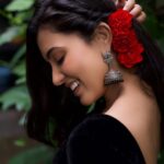 Anju Kurian Instagram - Hello DeCeMbEr 🥀! 📸 - @adnan.a.abbas 💁🏻‍♀️- @joe_elize_joy 💄- @sajiandfaraz 👗- @turmerikofficial #heydecember❄️ #favouritemonth #decembervibes #picoftheday #portrait #floweryday #wednesday #goodvibes #joy #happinessbegins #lovewins #season #eveningsmile Thrissur