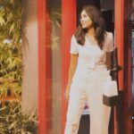 Anju Kurian Instagram - Do you secretly like to walk in the rain 🌧? #vintagevibes #reelsinstagram #trendingreels #reels #videooftheday #reeloftheday #rainydays #favouriteseason #baarish 🎥- @surekhakeziah