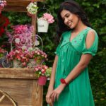 Anju Kurian Instagram - It is never too late to bloom into your fullness 🌸🌸🌸. #flowerstagram #photooftheday #octoberend #decoration #instapost #dailymotivation #floweryday #inmygarden #driedflowers #likesforlike #saturdayvibes #spreadlove #instaart #lovewins 📸- @shafishakkeer 💄- @subin_lalitha