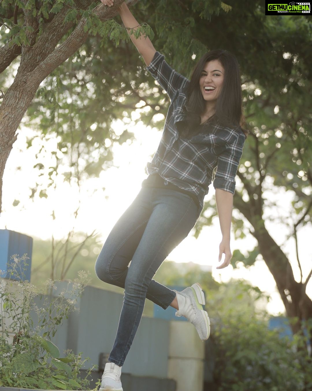 Anju Kurian Instagram - Sunday mood! Who’s starting this day as if it’s the middle of a party?😍🎉🤩 #sundayfunday #natureshots #sunshine #justories #naturallight #bliss #casualstyle #instalike #dailylook #createthelifeyoulove #goodthoughts #monkeyinme #lovelove 📸- @abi_fine_shooters Kerala