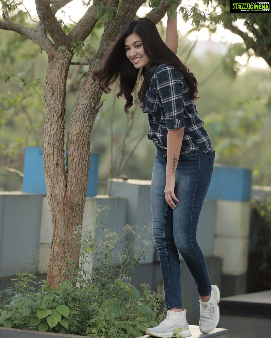 Anju Kurian Instagram - Sunday mood! Who’s starting this day as if it’s the middle of a party?😍🎉🤩 #sundayfunday #natureshots #sunshine #justories #naturallight #bliss #casualstyle #instalike #dailylook #createthelifeyoulove #goodthoughts #monkeyinme #lovelove 📸- @abi_fine_shooters Kerala