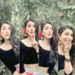 Anju Kurian Instagram - Which is your favourite emoji? 😍😍😍 #reels #instadaily #trending #reelkarofeelkaro #emoji #mondaymood 💁🏻‍♀️- @joe_elize_joy 👗- @turmerikofficial 💄- @sajiandfaraz
