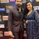 Anju Kurian Instagram - With the creator of LUCIFER 🖤. Priceless moments with Rajuettan on #siima2021 Red Carpet. Congratulations @therealprithvi on winning the best actor and the best debutant director at #siima . You are the sweetest 🤍. Novotel Hyderabad Convention Centre
