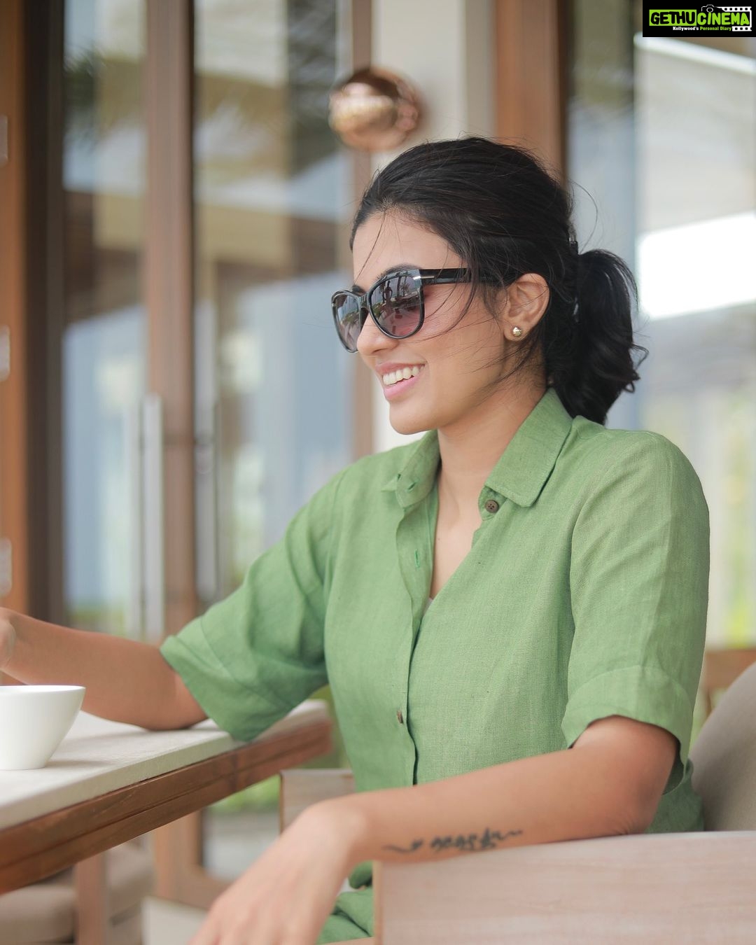 Anju Kurian Instagram - Friday to do list: Wake up, Drink coffee, Hustle. How’s your Friday looking? ::::::::::::::::::::⛅️☕️😎::::::::::::::::::::::: #postoftheday #fridayvibes #coffeelover #morningcoffee #hustle #todolist #goodbyeweekdays #instagood #instamood #vacay #traveller #justories 📸- @thevenkatbala 💁🏻♂️- @soorajskofficial 💄- @_femy_antony_ 👗- @gospelofdesign SOMEWHERE IN THE UNIVERSE.