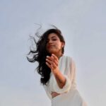 Anju Kurian Instagram - Daylight☀️ or Twilight 🌌? :::::::::💛Simple dimple🤍:::::::::: #simpledimple #transition #reels #reelitfeelit #justories #instareels #videooftheday 🎥- @thevenkatbala ✂️- Team AK 💄- @_femy_antony_
