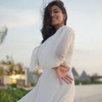 Anju Kurian Instagram – Going with the flow 🕊🕊🕊!

📸- @thevenkatbala 
💄- @_femy_antony__ 
💁🏻‍♀️- @asaniya_nazrin 
👗- @_susan_lawrence_ 

#sunday #sundayvibes #peacewithin #instadaily #naturelove #explore #windyday #sunshine #happydays #instafamily #justories #xoxo