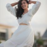 Anju Kurian Instagram – Going with the flow 🕊🕊🕊!

📸- @thevenkatbala 
💄- @_femy_antony__ 
💁🏻‍♀️- @asaniya_nazrin 
👗- @_susan_lawrence_ 

#sunday #sundayvibes #peacewithin #instadaily #naturelove #explore #windyday #sunshine #happydays #instafamily #justories #xoxo