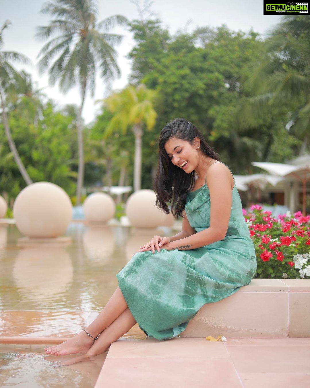 Anju Kurian Instagram - Hello beautiful souls, I hope this Thursday is treating you well π€. Love hard, be kind and stay wild πΈβ¨! πΈ- @thevenkatbala ππ»ββοΈ- @stylefilesbyzoya__joy π- @ioara_couture π- @_femy_antony_ #bekind #lovewins #staysafe #innerpeace #happinessisachoice #blessedwiththebest #thursdaythoughts #loveyouall #instafamily #traveltheworld