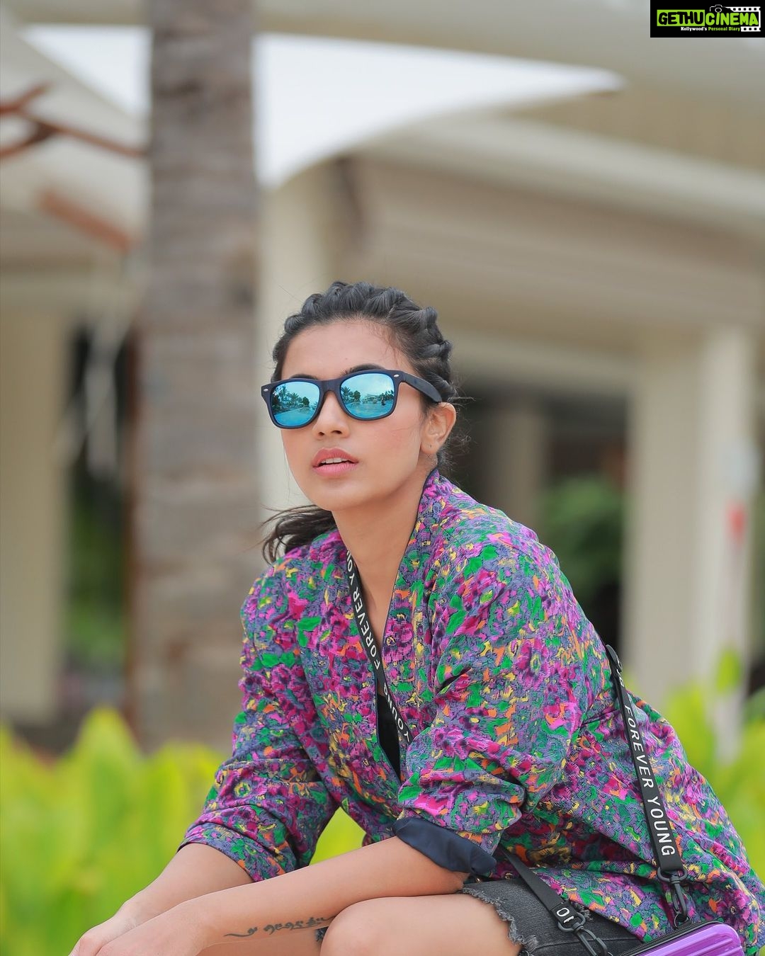 Anju Kurian Instagram - Can I be your VIBGYOR 🌈 ? ::::::::::::::::::::::::🙈🌈😎::::::::::::::::::: 📸 - @thevenkatbala 💁🏻♀️- @stylingbyafsheenshajahan 🧥- @urbandeviofficial 💄- @_femy_antony_ 💼- @thousandthings.cochin #instastyle #instafashion #justories #instadaily #traveller #wanderlust #newday #blessedwiththebest #tuesdaytone 𝖀𝖓𝖎𝖛𝖊𝖗𝖘𝖊