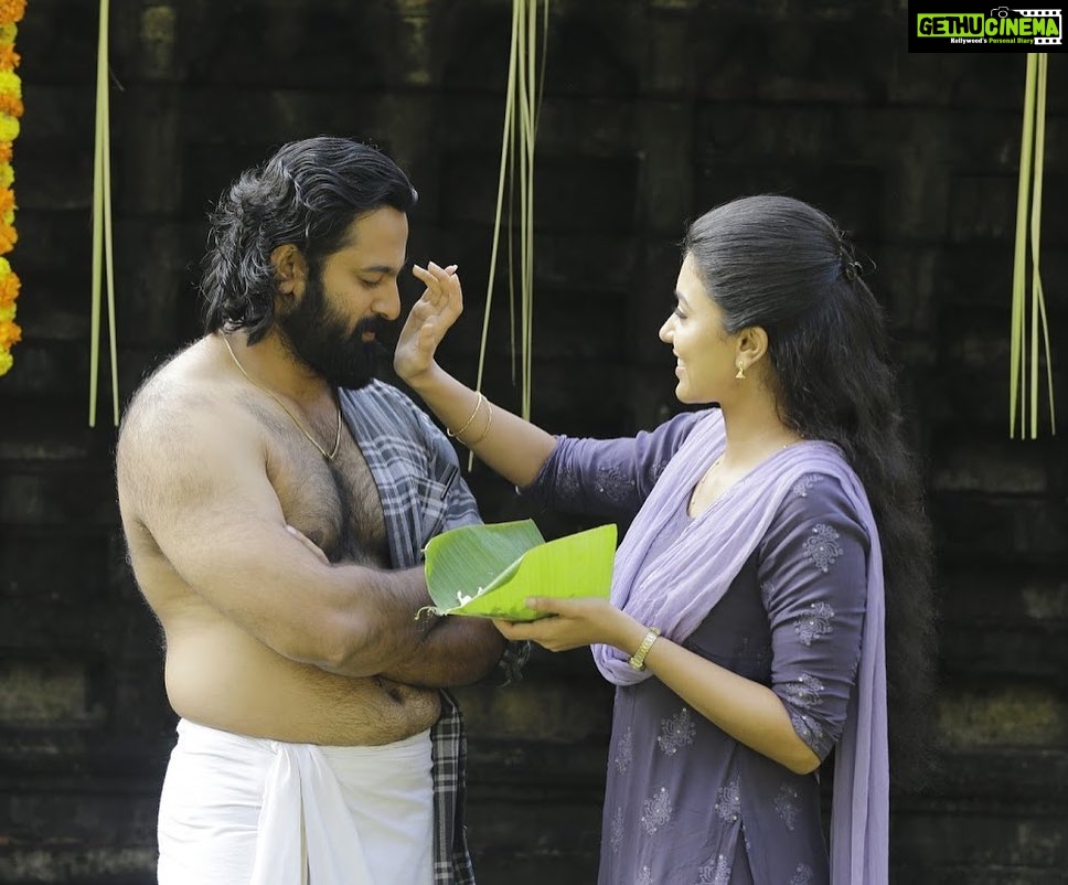 Anju Kurian Instagram - Happy centre of attention day Unniyetta @iamunnimukundan 🤍. For someone who has the most beautiful soul, i am wishing a birthday that’s equally as beautiful. You truly are one of a kind and the compassion that you show for others is so inspiring. May all the joy you have spread around come back to you a hundredfold and you deserve the best of everything 🤗🤗🤗. 🌸🌸🌸Happy birthday🌸🌸🌸