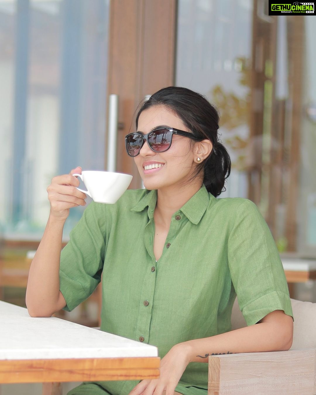 Anju Kurian Instagram - Friday to do list: Wake up, Drink coffee, Hustle. How’s your Friday looking? ::::::::::::::::::::⛅️☕️😎::::::::::::::::::::::: #postoftheday #fridayvibes #coffeelover #morningcoffee #hustle #todolist #goodbyeweekdays #instagood #instamood #vacay #traveller #justories 📸- @thevenkatbala 💁🏻♂️- @soorajskofficial 💄- @_femy_antony_ 👗- @gospelofdesign SOMEWHERE IN THE UNIVERSE.