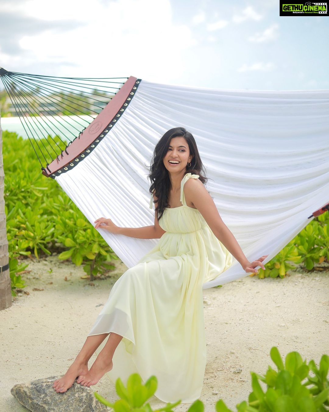 Anju Kurian Instagram - Being weird is a way of expressionβ¨! ::::::::::::::::π€ͺπ€£π€π€·π»ββοΈπ₯°π€¨π:::::::::::::: πΈ- @thevenkatbala ππ»ββοΈ- @asaniya_nazrin π- @_susan_lawrence_ π- @_femy_antony_ #sundayfunday #instadaily #freesoul #justories #traveller #gratefulforever #islandlife #naturelove #lovewins #maldivesdiaries #postoftheday #memoriesπ π·π¨πΉπ¨π«π°πΊπ¬