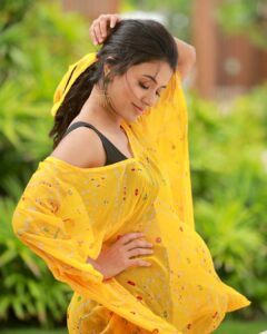 Anju Kurian Instagram - Feeling yellove! 

:::::::::::::::::::::💛💛💛::::::::::::::::::::::::

#ootd #justories #goodday #instadaily #naturelovers #bloom #smile #photoshoot #postoftheday #instagood #yellow #sunkissed #adaytoremember 

📸- @thevenkatbala 
💁🏻‍♀️- @joe_elize_joy 
👗- @turmerikofficial 
💄- @_femy_antony_ 
💍- @thegarnet.in