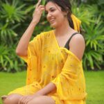 Anju Kurian Instagram - Feeling yellove! :::::::::::::::::::::💛💛💛:::::::::::::::::::::::: #ootd #justories #goodday #instadaily #naturelovers #bloom #smile #photoshoot #postoftheday #instagood #yellow #sunkissed #adaytoremember 📸- @thevenkatbala 💁🏻‍♀️- @joe_elize_joy 👗- @turmerikofficial 💄- @_femy_antony_ 💍- @thegarnet.in Love