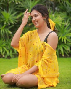 Anju Kurian Instagram - Feeling yellove! 

:::::::::::::::::::::💛💛💛::::::::::::::::::::::::

#ootd #justories #goodday #instadaily #naturelovers #bloom #smile #photoshoot #postoftheday #instagood #yellow #sunkissed #adaytoremember 

📸- @thevenkatbala 
💁🏻‍♀️- @joe_elize_joy 
👗- @turmerikofficial 
💄- @_femy_antony_ 
💍- @thegarnet.in