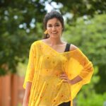 Anju Kurian Instagram – Feeling yellove! 

:::::::::::::::::::::💛💛💛::::::::::::::::::::::::

#ootd #justories #goodday #instadaily #naturelovers #bloom #smile #photoshoot #postoftheday #instagood #yellow #sunkissed #adaytoremember 

📸- @thevenkatbala 
💁🏻‍♀️- @joe_elize_joy 
👗- @turmerikofficial 
💄- @_femy_antony_ 
💍- @thegarnet.in Love