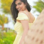 Anju Kurian Instagram - Let the wind blow all negative energies away 🌬💨! #reels #instareels #trending #reelitfeelit #lovewins #goodvibes #maldives #justories :::::::::::::::::🌬💛💨:::::::::::::::::::: 🎥 - @thevenkatbala 💄- @_femy_antony_ ✂️- Team AK