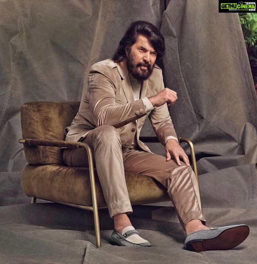 Anju Kurian Instagram - A very happy birthday to the man who’s been a motivation and role model over the years to unlimited people. If aging in reverse was a thing, I look no further for proof!!! Every girl’s childhood hero, teenage crush and youth icon. If myths were true, Appollo's human incarnate cannot take another form 👑🤩. It’s unfortunate on my part that I have not been able to meet and take a picture along with him ☹️😣. (Waiting patiently for that moment🤞🏻🙈) Happy birthday @mammootty sir! ❤️ #fromafangirl #happybirthdaymammookka #legend