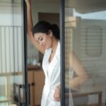 Anju Kurian Instagram - 🤍🤍🤍 Throw🔙 When you realise what you felt like a dream wasn't a dream 💭. Am i dreaming or is it a reality?? 📸- @thevenkatbala 💁🏻‍♀️- @stylingbyafsheenshajahan 💄- @femy_antony__ #justories #travelgram #instagood