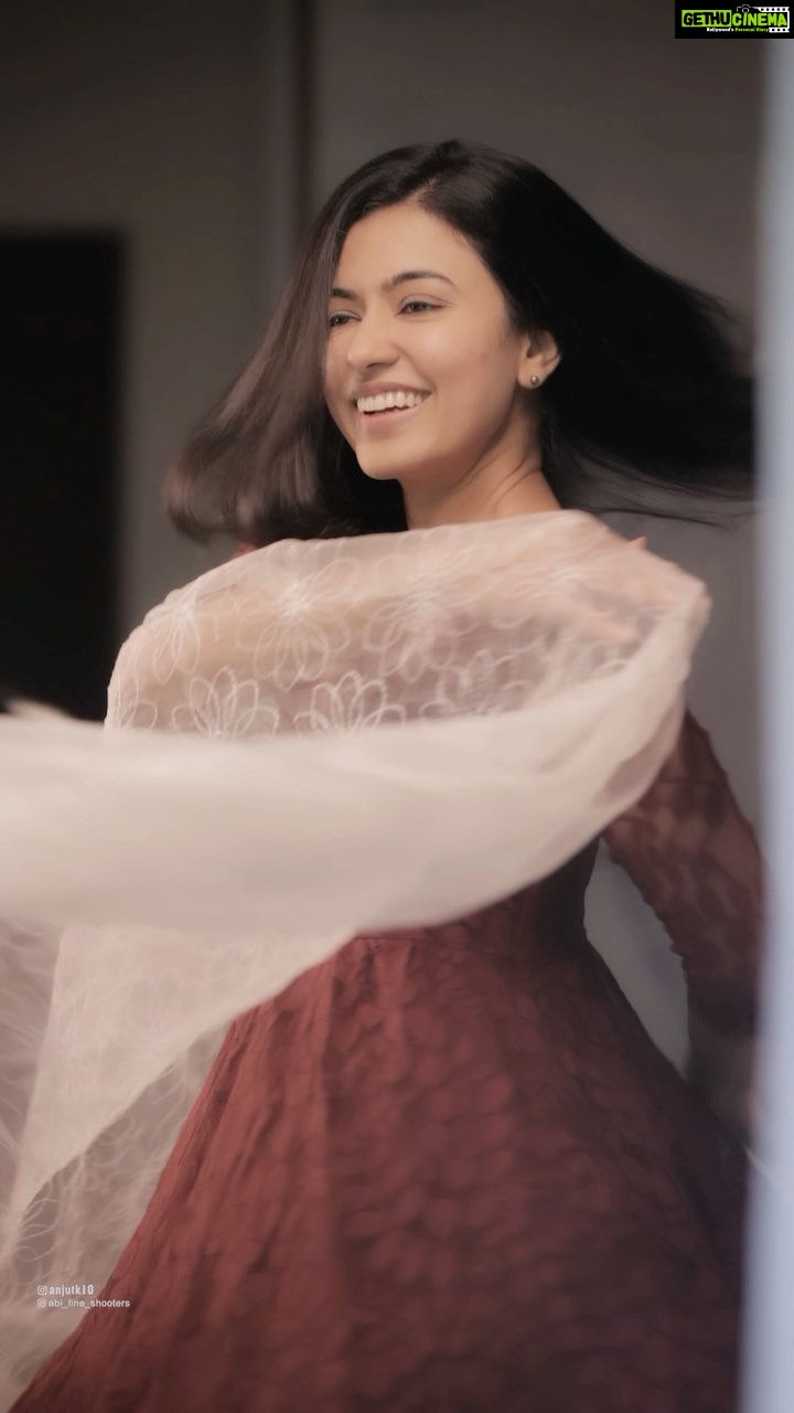 Anju Kurian Instagram - 🎼 Nagila nagila nagilaa oh oh oh Vilagidaathu nagilaa oh oh 🎶💃🏾. #favouritesong #alaipayuthey #tamil #arrahman #instadaily #kaadhalsadugudu❤️ #reels #reelitfeelit #justories #reeloftheday 🎥 - @abi_fine_shooters