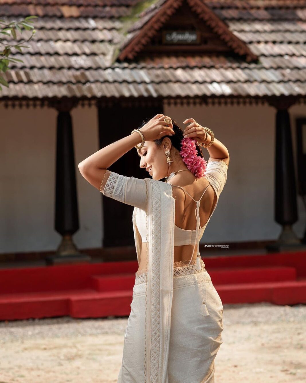 Anju Kurian Instagram - 🌸O🌸N🌸A🌸M 🌸2🌸0🌸2🌸1🌸
#onam2021 #onam #festivemode #justories #sareelover
Photographer : @arun_payyadimeethal
Stylist : @asaniya_nazrin
MUAH : @_femy_antony_
Outfit : @jugalbandhi
Jewellery : @meralda.jewels
Location : @once_upon_the_river
Photography team : @palayilinsaf
MUAH assistant : @Sharath_8686
Costume team : @harshaamuhamed Kerala Anju Kurian Instagram - 🌸O🌸N🌸A🌸M 🌸2🌸0🌸2🌸1🌸 #onam2021 #onam #festivemode #justories #sareelover Photographer : @arun_payyadimeethal Stylist : @asaniya_nazrin MUAH : @_femy_antony_ Outfit : @jugalbandhi Jewellery : @meralda.jewels Location : @once_upon_the_river Photography team : @palayilinsaf MUAH assistant : @Sharath_8686 Costume team : @harshaamuhamed Kerala