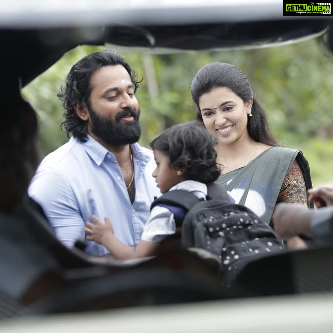 Anju Kurian Instagram - Watch,listen and enjoy our second song from #Meppadiyan 🤗❤️. Music: @rahul_subrahmanian Singer: @thevijayyesudas Lyrics: Joe Paul https://youtu.be/EKLfAIbuzv4 @MeppadiyanMovie @iamunnimukundan @vishnumohanstories @actorindrans @saijukurup @ajuvarghese @shanker_ramakrishnan @kalabhavan_shajohn @anjutk10 @nisha_sarangh @aparna_janardanan @umfpvtltd @major_ravi @sreejithraviactor @arya.badai @kundarajohnny #Jordy @dcunha.neil @shameer__muhammed @harrisdesom @kottayamramesh_official @nikeshnarayan37 @rahul_subrahmanian @shijin_p_raj @siddharth_rajan17 @vvipink @10gMedia @shyjukg @arunayur @aryaajayy @swapnapillai_ @prasadam4u @ansar_subair @sanif_uc_gram @anand_rajendran_ar @coconutbunchcreations @joepsta @tonybabu_mpse @goodwillentertainmentsofficial @thevijayyesudas @karthikmusicexp @soorajsanthosh @nithyamammen @vinayaksasikumar @ajeesh_dasan_