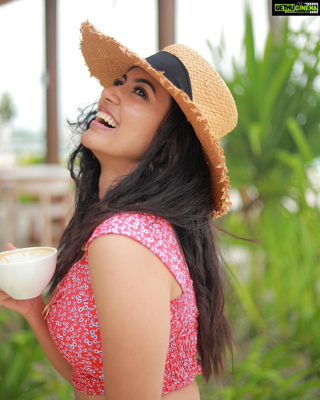 Anju Kurian Instagram - This has been a week that only coffee can fix! Make mine a double please βοΈπ. :::::::::::::::::::βοΈπ€βοΈ:::::::::::::::::::::::: #coffeelover #morningcoffee #justories #spreadlove #instamood #grateful #espresso #beachvibes #maldives #traveladdict #instagram πΈ- @thevenkatbala ππ»ββοΈ- @stylefilesbyzoya__joy π- @jazaash_ π- @_femy_antony_
