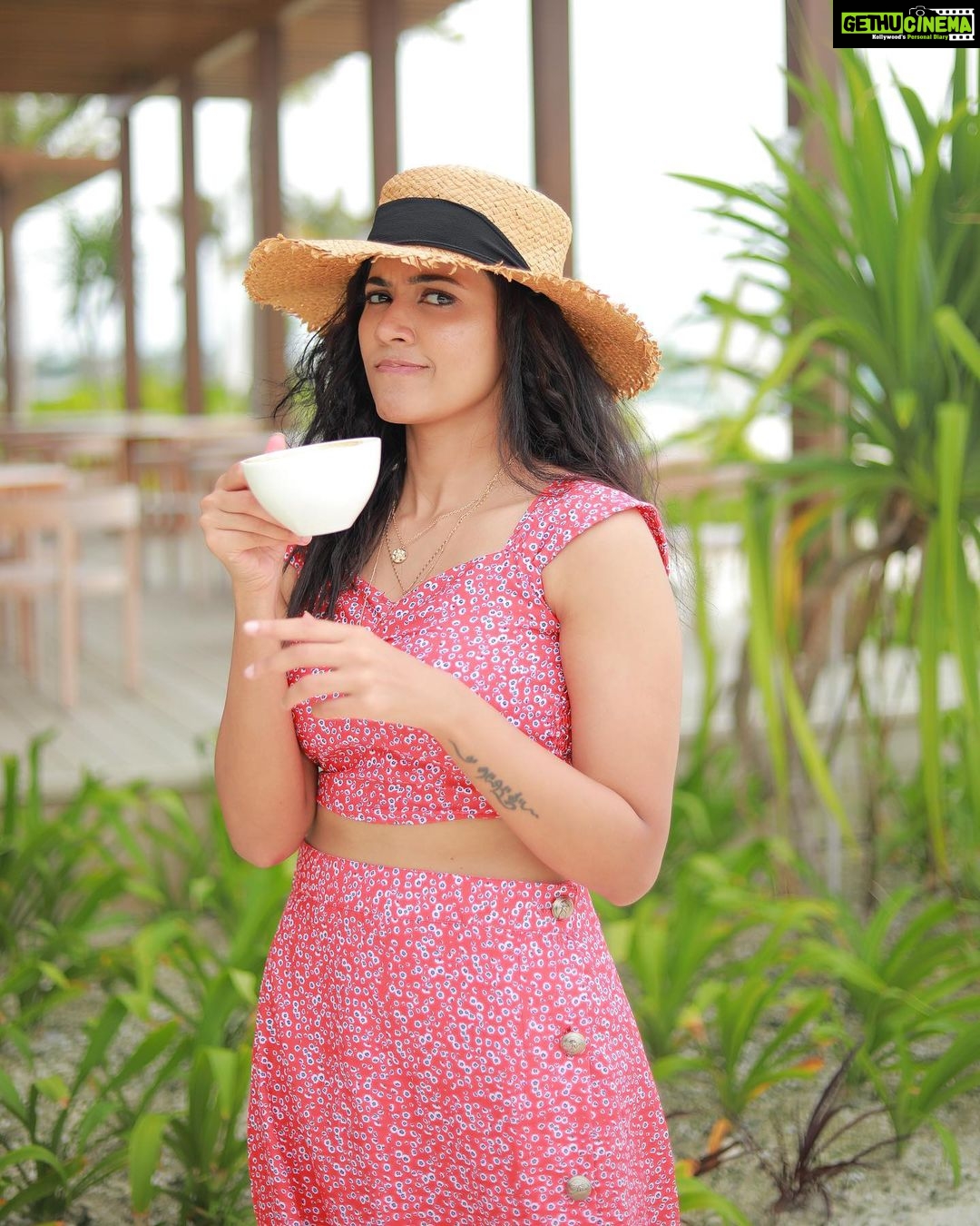 Anju Kurian Instagram - This has been a week that only coffee can fix! Make mine a double please βοΈπ. :::::::::::::::::::βοΈπ€βοΈ:::::::::::::::::::::::: #coffeelover #morningcoffee #justories #spreadlove #instamood #grateful #espresso #beachvibes #maldives #traveladdict #instagram πΈ- @thevenkatbala ππ»ββοΈ- @stylefilesbyzoya__joy π- @jazaash_ π- @_femy_antony_