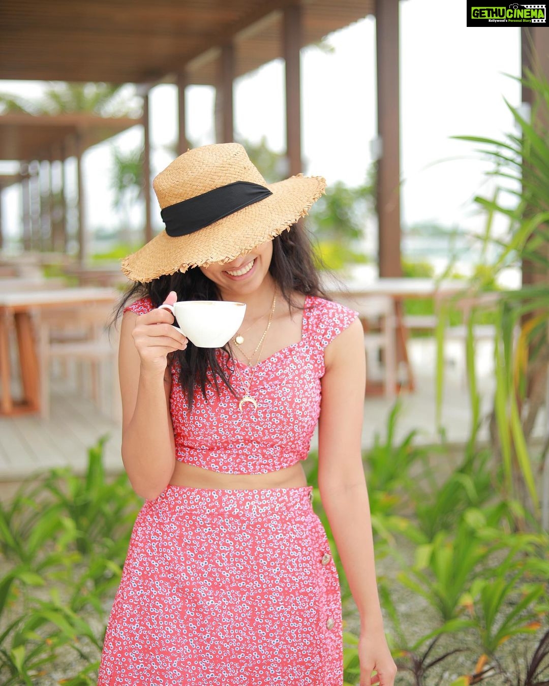 Anju Kurian Instagram - This has been a week that only coffee can fix! Make mine a double please βοΈπ. :::::::::::::::::::βοΈπ€βοΈ:::::::::::::::::::::::: #coffeelover #morningcoffee #justories #spreadlove #instamood #grateful #espresso #beachvibes #maldives #traveladdict #instagram πΈ- @thevenkatbala ππ»ββοΈ- @stylefilesbyzoya__joy π- @jazaash_ π- @_femy_antony_