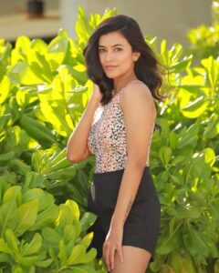 Anju Kurian Instagram - Some days just need some added sunshine☀️!
🏝🌞🌊 
#summervibes #maldives #vacay #sunkissed #travellife #sunshine🌞 #beachcalling #justories #instalove #postoftheday #summer2021 #islandlife #sundayfunday 

📸- @thevenkatbala 
💄- @_femy_antony_