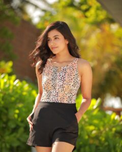 Anju Kurian Instagram - Some days just need some added sunshine☀️!
🏝🌞🌊 
#summervibes #maldives #vacay #sunkissed #travellife #sunshine🌞 #beachcalling #justories #instalove #postoftheday #summer2021 #islandlife #sundayfunday 

📸- @thevenkatbala 
💄- @_femy_antony_