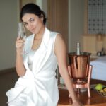 Anju Kurian Instagram – Cheers to the weekend everyone! *ching ching* 🥂 

#fridayvibes #justories #cheerstotheweekend #instadaily #maldives #vacaymode #happiness #goodtimes #traveldiaries 

📸- @thevenkatbala 
💁🏻‍♀️- @stylingbyafsheenshajahan 
💄- @_femy_antony_ 
📍- Maldives 🇲🇻