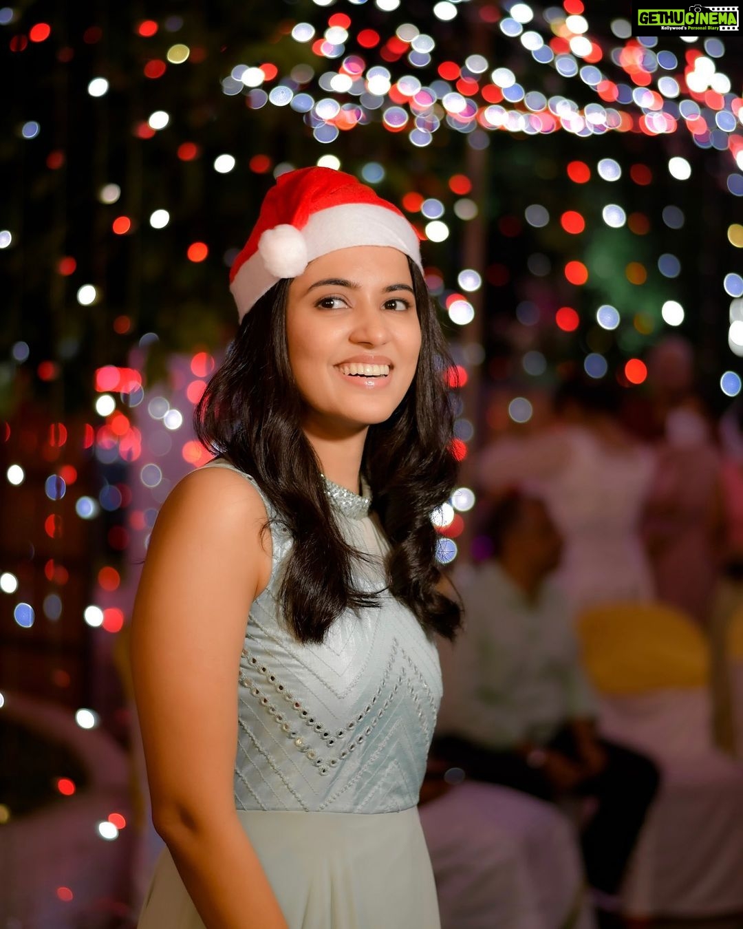 Anju Kurian Instagram - Why not a post-Christmas insta post π
ππ₯³? #yearend #festivemode #allaboutchristmas #happinessisachoice #forevergrateful #instadaily #2021 #december #instafamily πΈ- @sunnychan_shots π- @flashfashiondesigns
